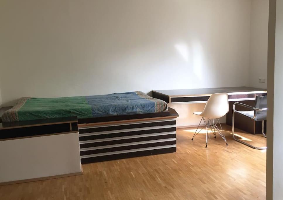 Room In Maisonette With Garden, Parking Place Wien Ngoại thất bức ảnh