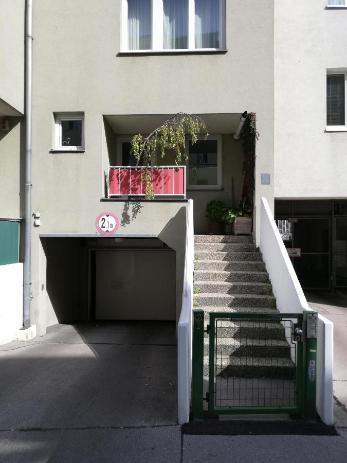 Room In Maisonette With Garden, Parking Place Wien Ngoại thất bức ảnh